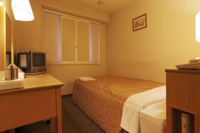 Semi-double Room, Smoking