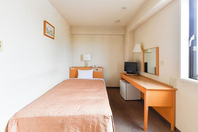 Semi-double Room, Smoking
