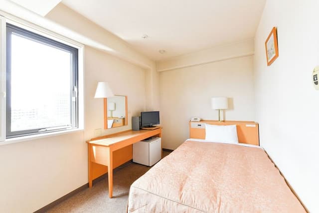 Semi-double Room, Smoking