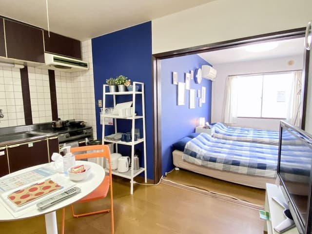 Apartment (402)