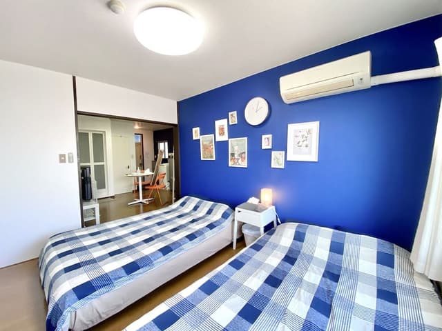 Apartment (402)