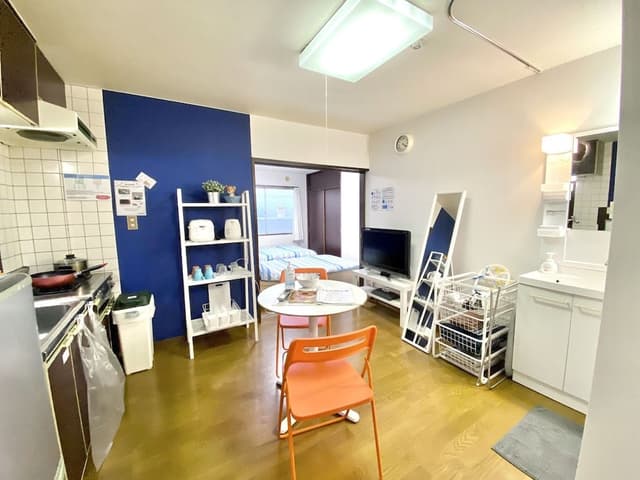 Apartment (402)