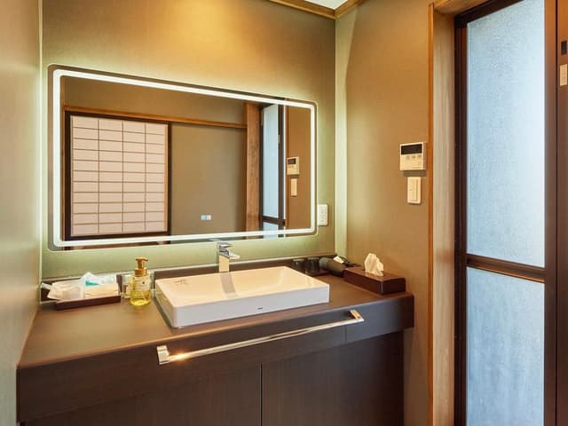 Japanese-Western Style Room with Open-Air Bath