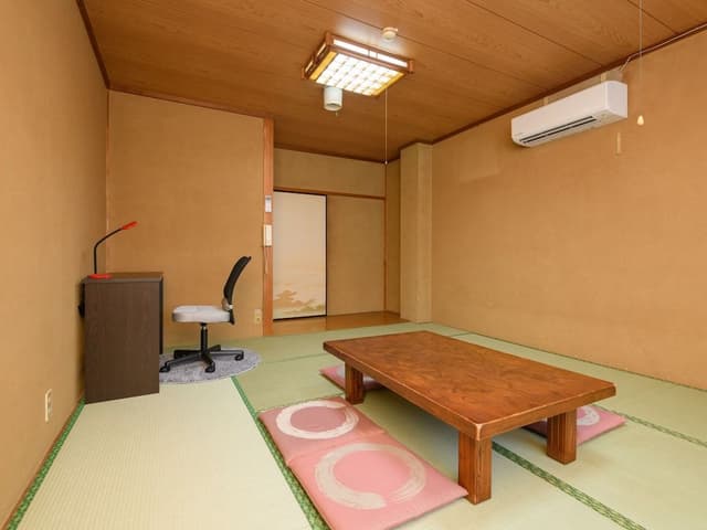 Japanese Room up to 5 guests with Shared Bathroom (Non-Smoking)