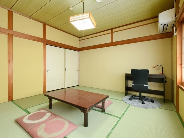 Japanese Room up to 4 guests with Shared Bathroom (Non-Smoking)