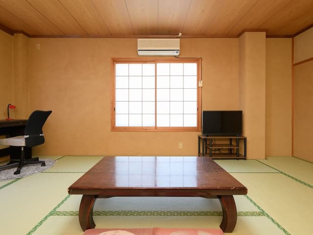 Japanese Room up to 6 guests with Shared Bathroom (Non-Smoking)