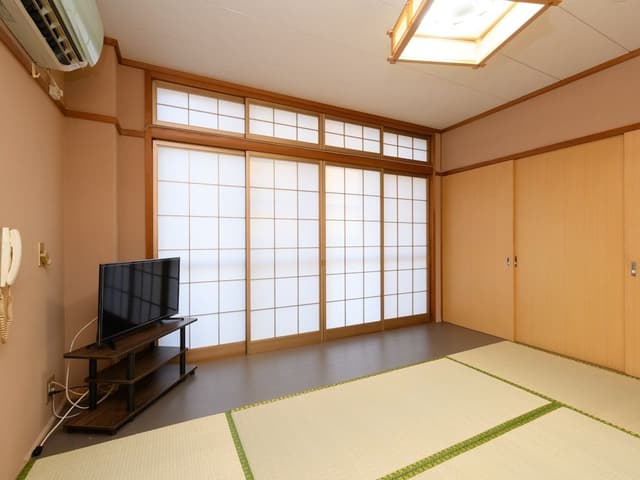 Japanese Room up to 3 guests with Shared Bathroom (Non-Smoking)