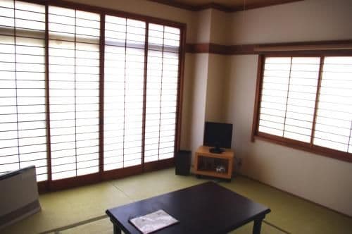 Japanese Style Room with Shared Bathroom 5-6 adult