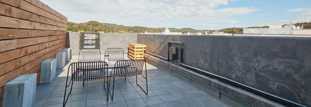 Deluxe - 2 Beds with Balcony