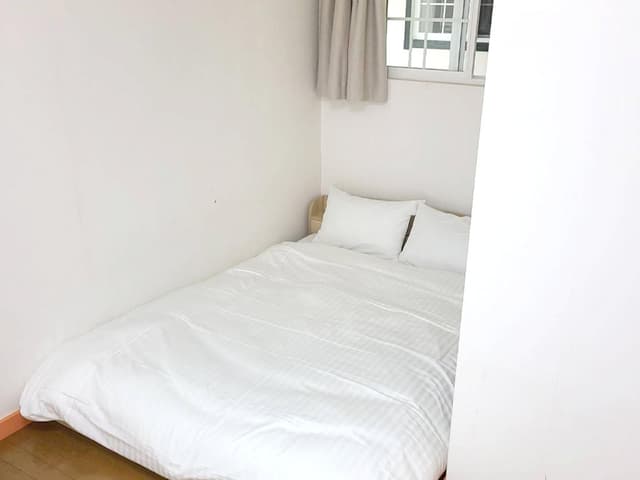 Standard Twin Room B