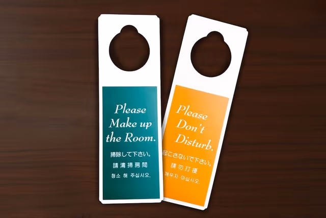 Twin Room, Smoking