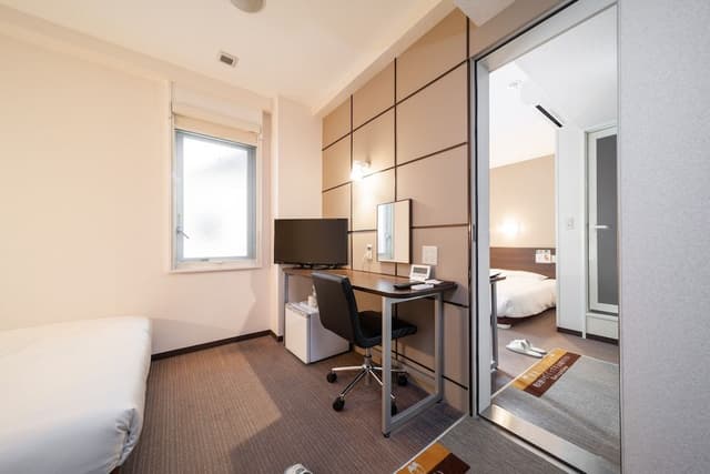 Connecting Room
