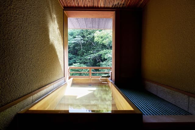 Classic Quadruple Room (Private hot spring)