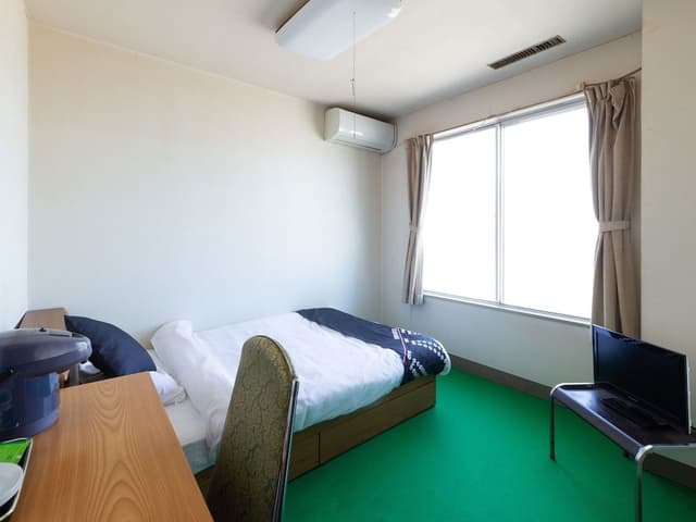 Single Room, Smoking