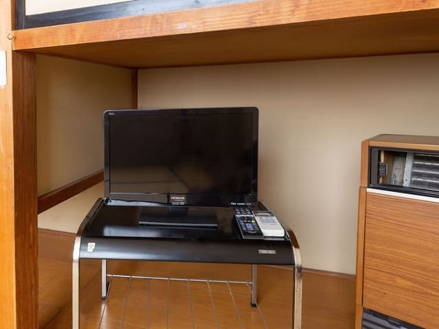 Japanese Room with Shared Washroom - Triple (Smoking)
