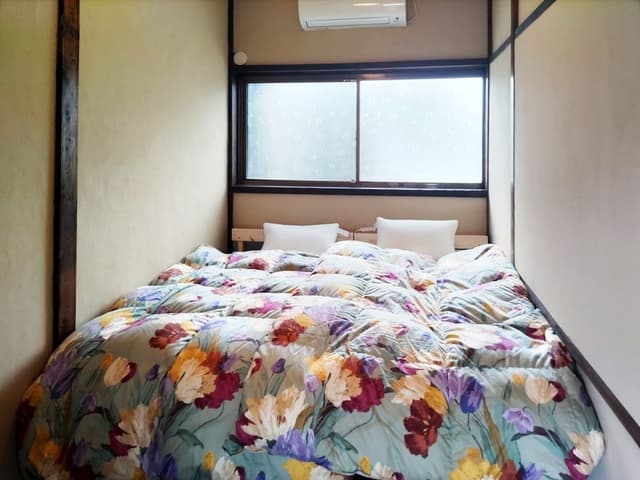 Twin Room, Non Smoking, Shared Bathroom