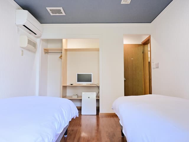 Renewal Twin Room - Non-Smoking
