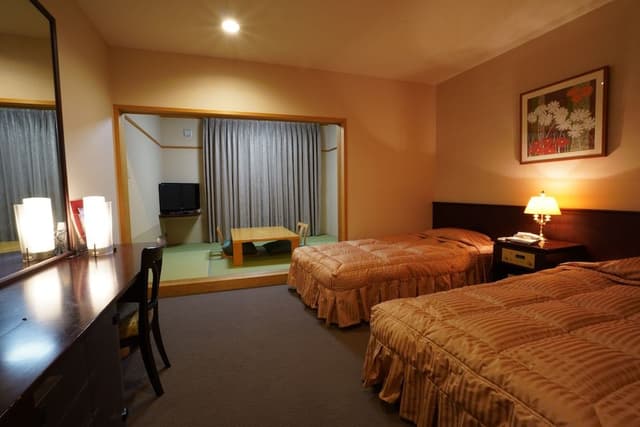 Room, Smoking (Run of House)