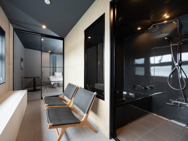 2nd Floor Lake and Roof View Casual Room with Sauna