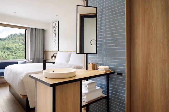 Standard Room, 1 King Bed