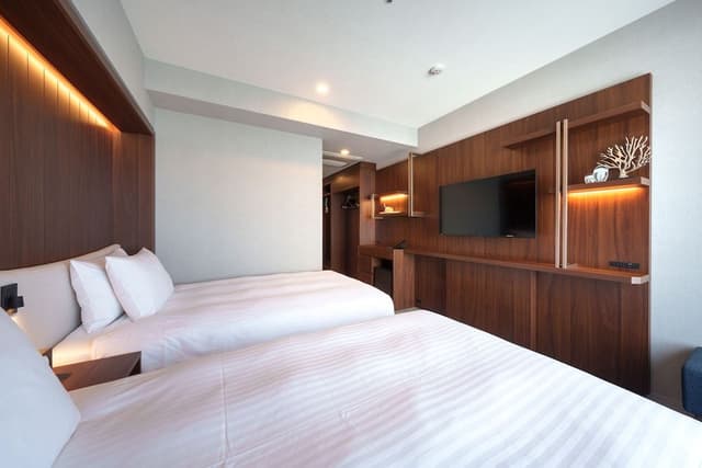 Club Twin Room, High Floor, Cocktail Hour, Non Smoking