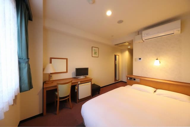 Double Room, Smoking