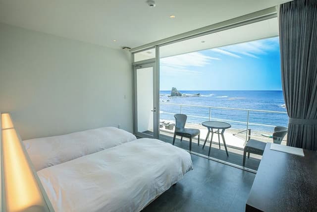 (Exclusive One-Group-Per-Day) Oceanfront Private Villa (Annex + Main Building Twin Rooms)Non Smoking