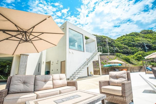 (Exclusive One-Group-Per-Day) Oceanfront Private Villa (Annex + Main Building Twin Rooms)Non Smoking
