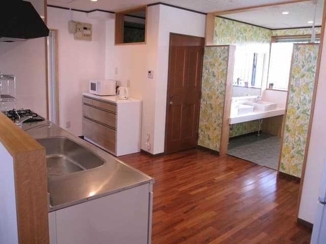 Deluxe Room, 2 Bedrooms, Non Smoking, Partial Ocean View (202)