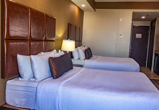 2 Queen Beds, Non-Smoking, 42 Inch Lcd Television, High Speed Net, Iphone Ipod Station, Microwave, Refrigerator, Full Breakfast