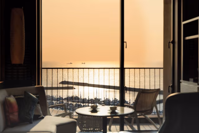 Twin Room, Non Smoking (With Club Pool & Lounge Access)