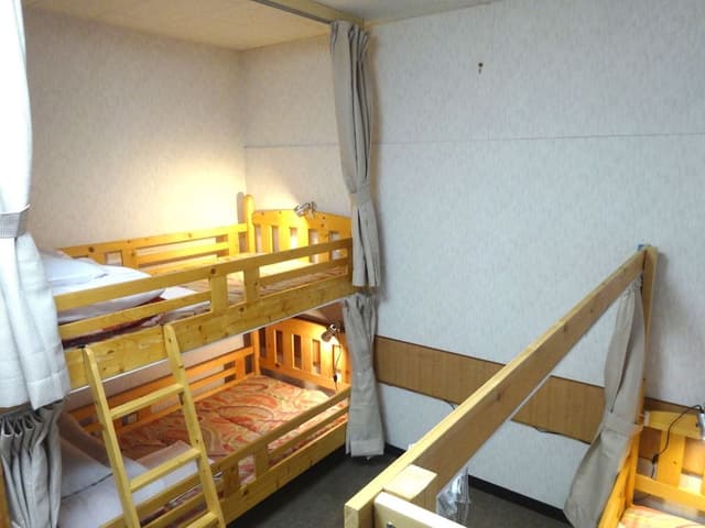 Shared Dormitory, Women only