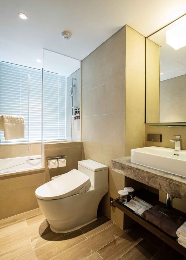 Corner Twin - 3 Person (Credit Cards Only)