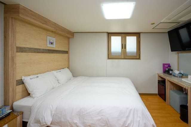 Standard Double Room, 1 Queen Bed