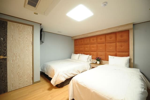 Triple Room, Multiple Beds
