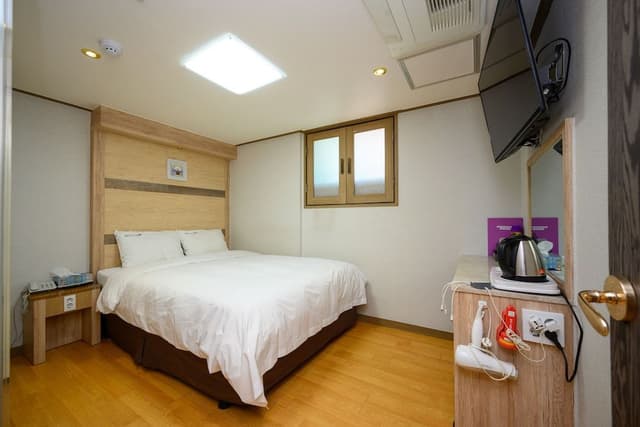 Standard Double Room, 1 Queen Bed