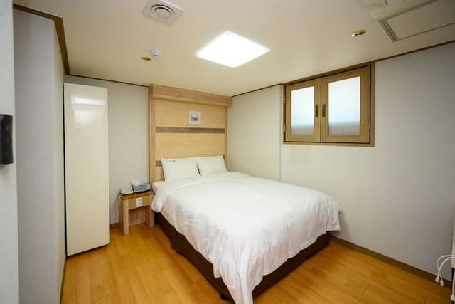 Standard Double Room, 1 Queen Bed