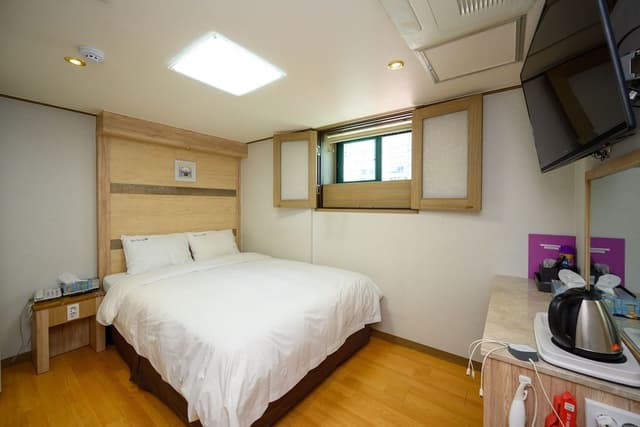 Standard Double Room, 1 Queen Bed