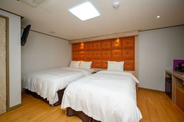 Triple Room, Multiple Beds