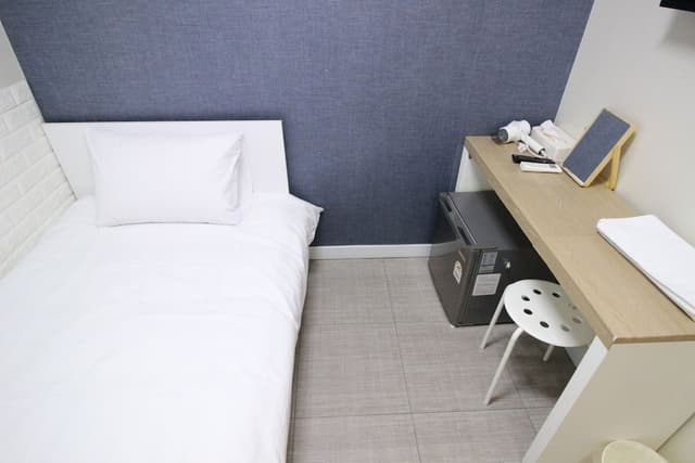 Single Room, No Windows
