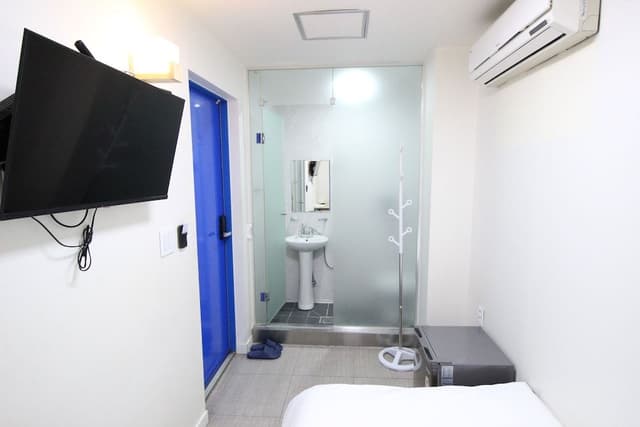 Single Room, No Windows