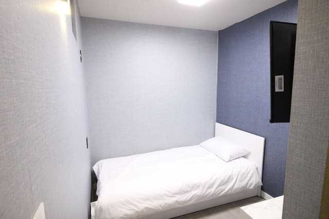 Single Room, No Windows