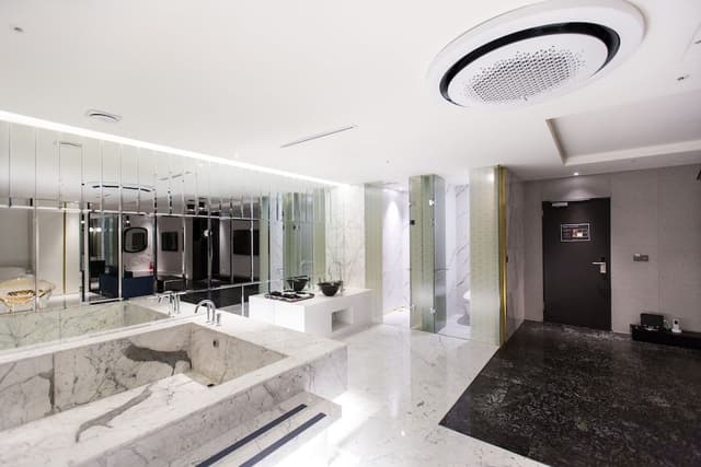 Staryrak Suite