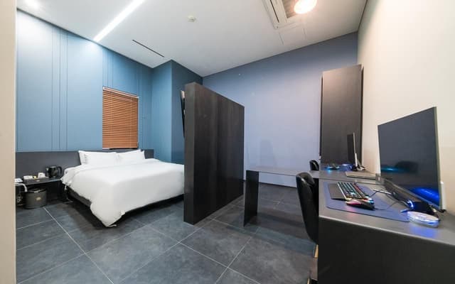 Standard Room - 2 PC Included