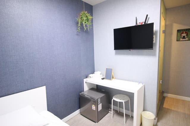 Single Room without Window