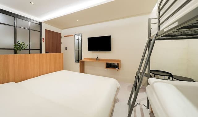 Club Quadruple Room