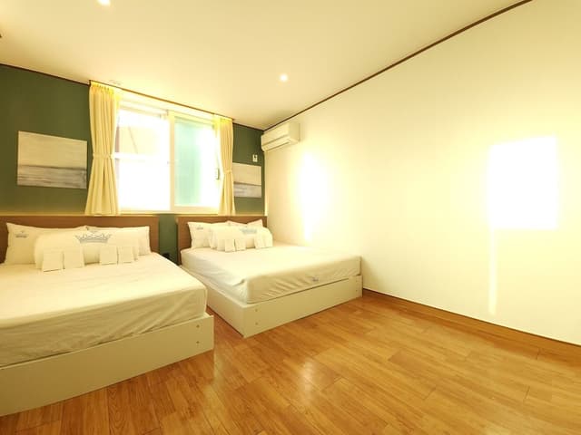 Quadruple Room (With private external bathroom)