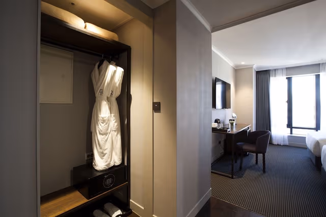 Standard Twin Room (Bigger than most in Seoul)