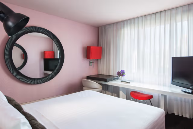 Club lounge access, Deluxe Guest room, 1 King, City view