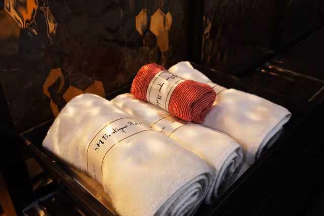 Room (Sweet, Check-in: Fri&Sun 8 PM, Sat 10 PM)